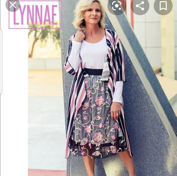 LuLaRoe Lynnae - Picture 9 of 10